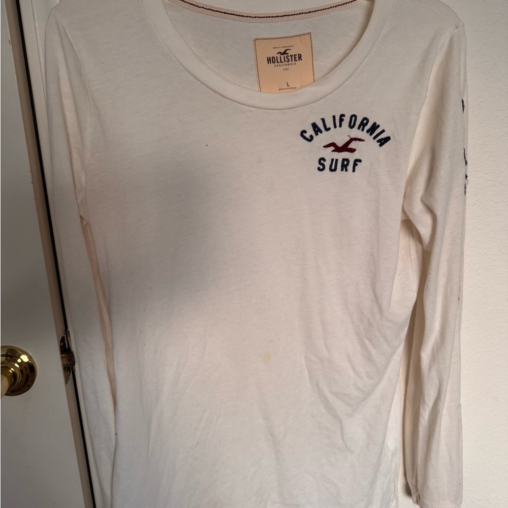 Hollister Cream Graphic Long Sleeve Shirt